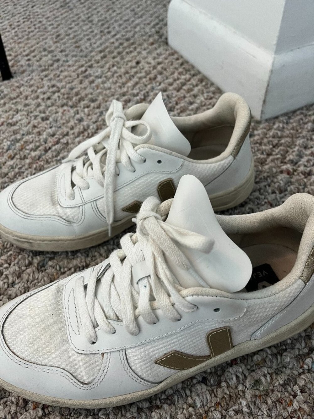 Veja V-10 Leather Sneaker
